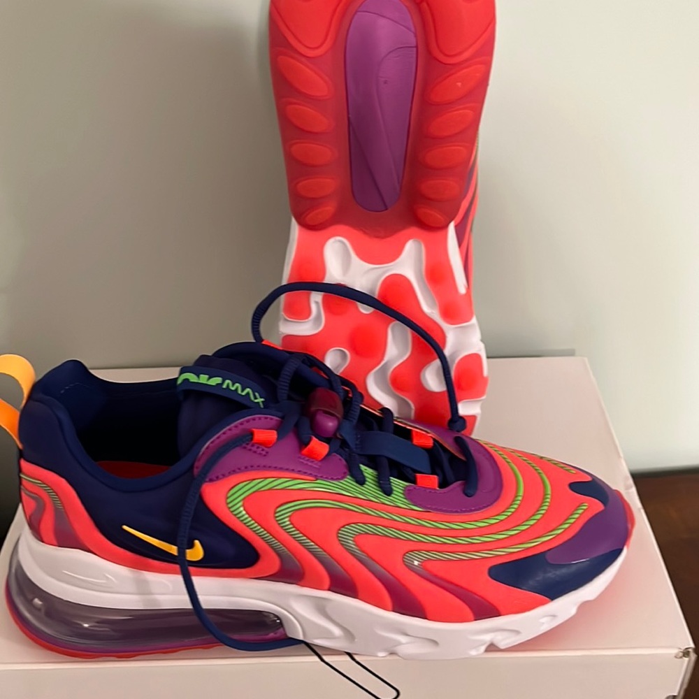 Men’s Nike Airmax, 270 react laser, US 10.5 Crimson, laser, orange